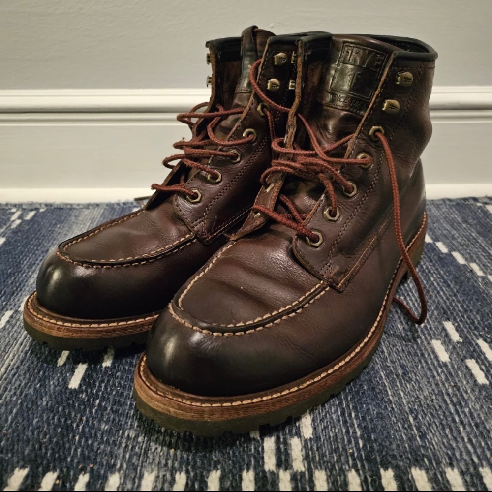 Frye Dakota Mid Lace boots size 10.5